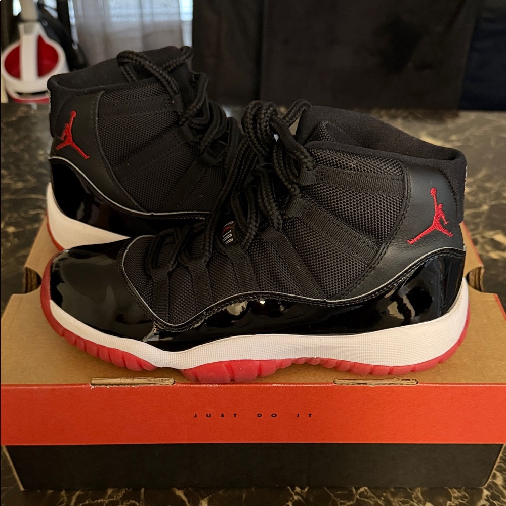 Jordan Women's Black and Red Sneakers